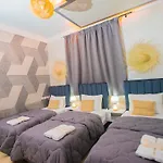 Spacious Moroccan Retreat Near Airport