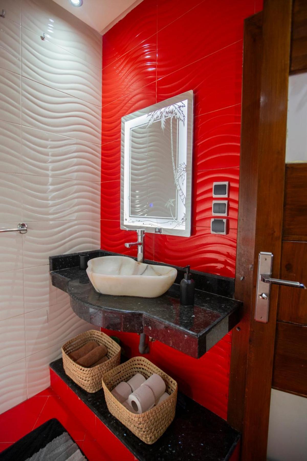 Spacious Moroccan Retreat Near Airport